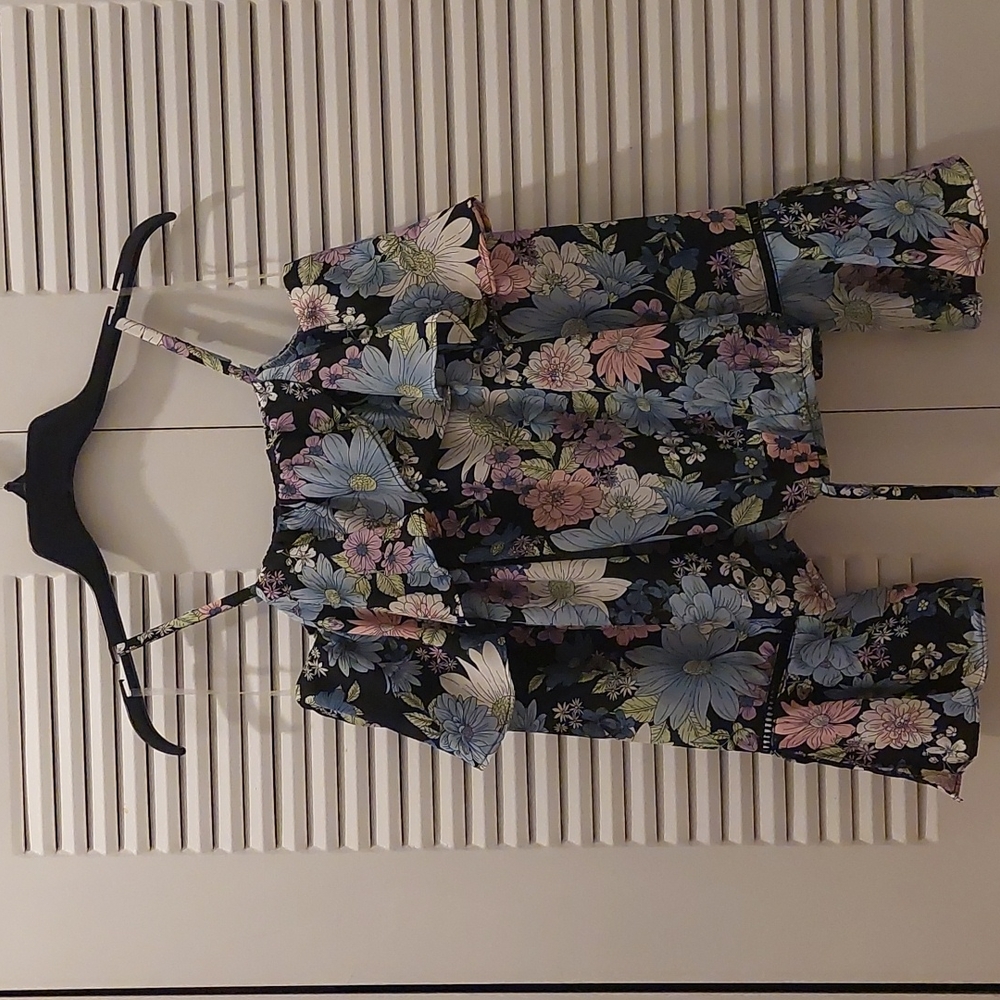 Medium size shirt off the shoulder with flower pattern
